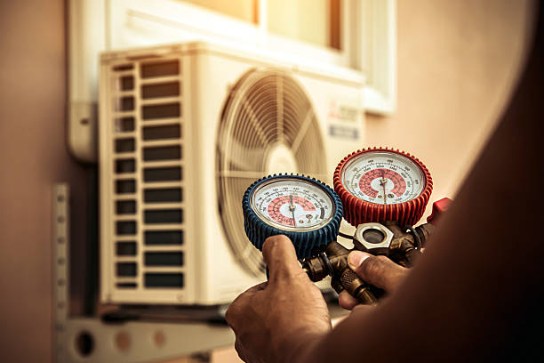 Professional Ac Installation technician working in Lynchburg, OH